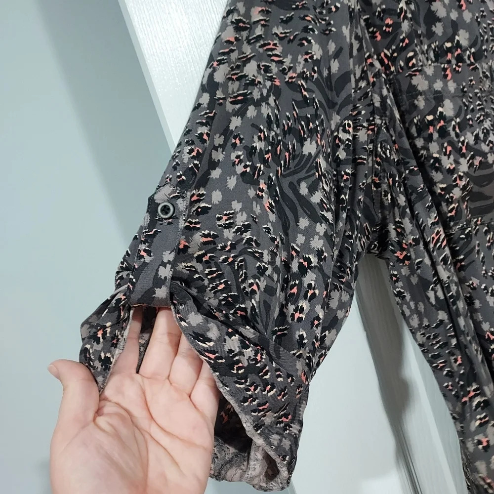 Torrid Animal Grey Harper Rayon Twill Pullover 3/4 Sleeve Blouse in Size 4 / 26 - Picture 7 of 13